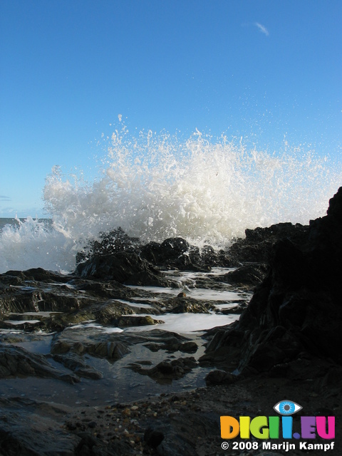 24243 Spray of waves splashing on rocks